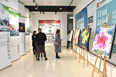 用&ldquo;花&rdquo;讀懂這座城 西部文化產業中心首場畫展揭幕